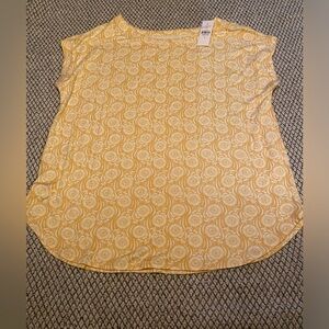 Yellow flower pattern Loft tee